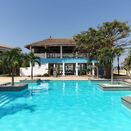 Djembe Beach Resort Кололі Екстер'єр фото